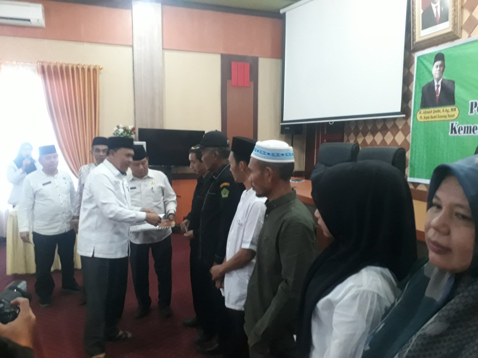Kanwil Kemenag Sumut Salurkan 324 Paket Zakat Profesi