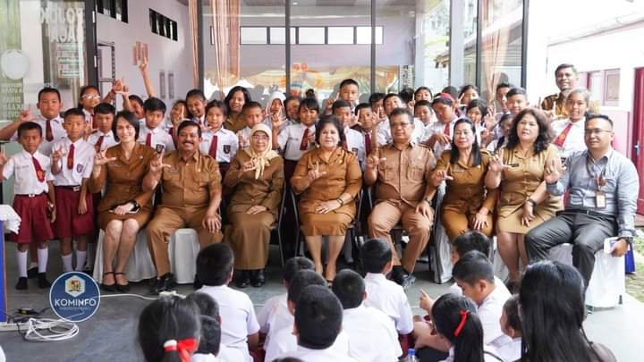 Bupati Karo Resmikan Pojok Baca Taman Kota Kabanjahe