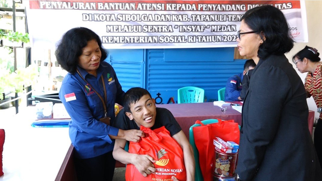 Kemensos Salurkan Bantuan Kepada Penyandang Disabilitas