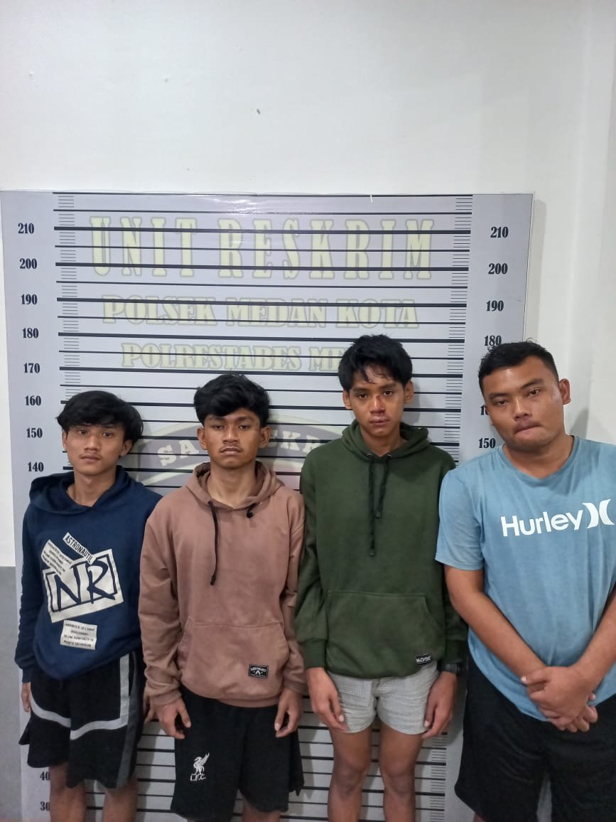 Bawa Kembang Api dan Lempari Warga,Ini Tampang 4 Remaja yang Motornya Dibakar