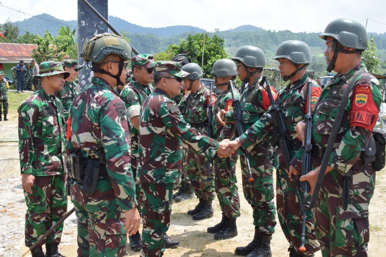 Pangdam I/BB Tinjau Latihan Perang Hutan Yonif 122/TS
