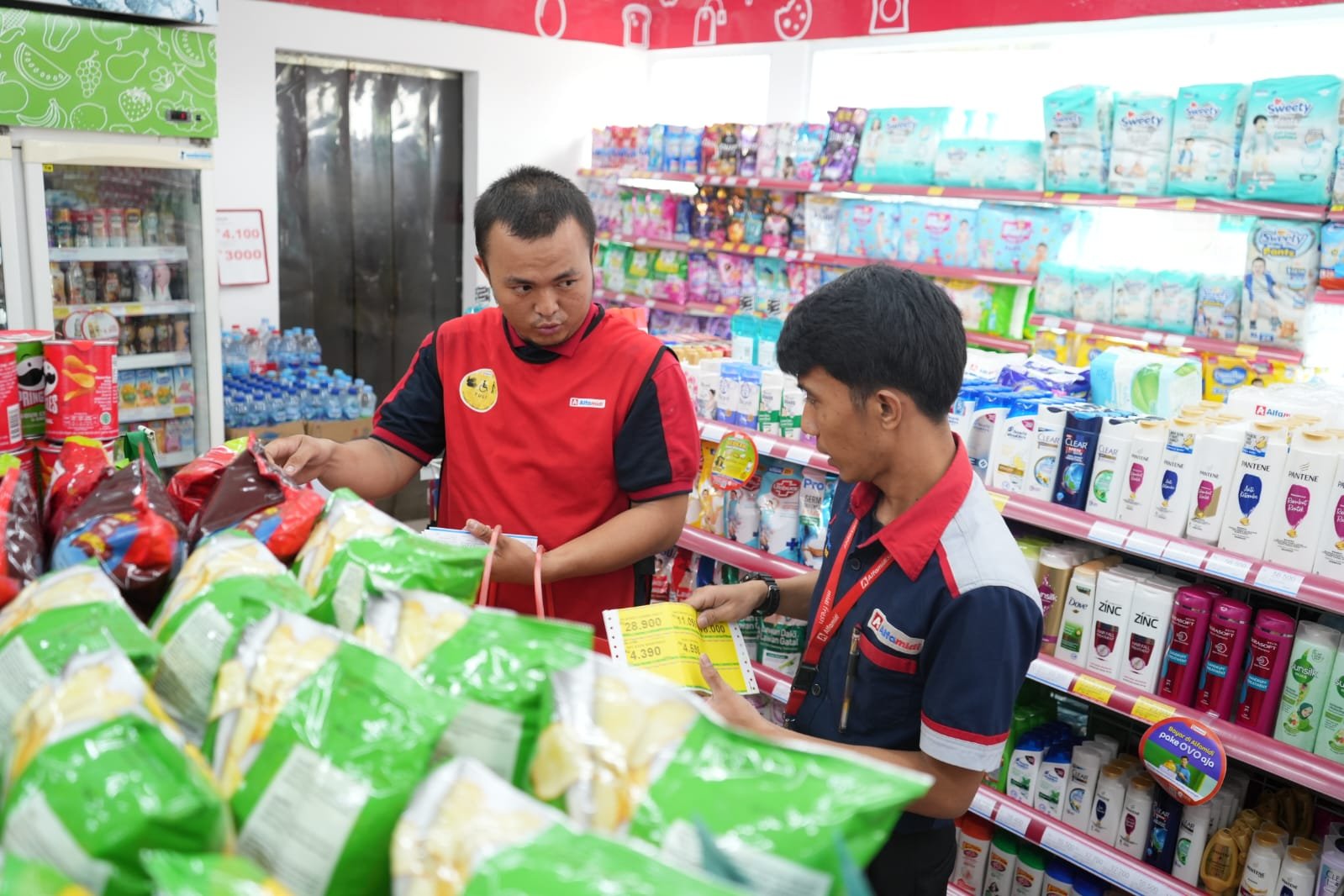 Melalui Job Fair Mini Pemko Medan, Roy Zega Penyandang Disabilitas Bersyukur Bisa Bekerja Di Alfamidi