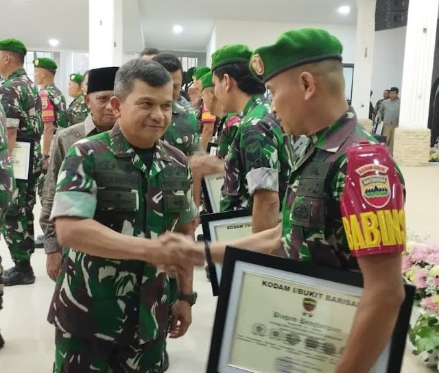 Cegah Tawuran dan Tangkap Anggota Genk Motor, Serda Agus Susanto Diberi Penghargaan