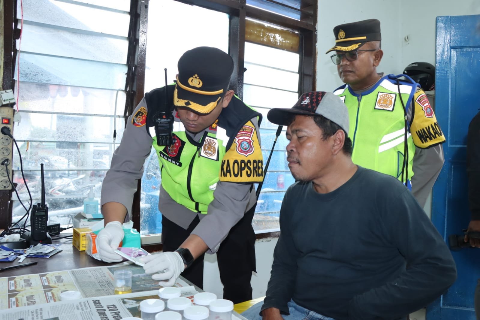 Polres Tanah Karo Cek Urine Pengemudi Bus
