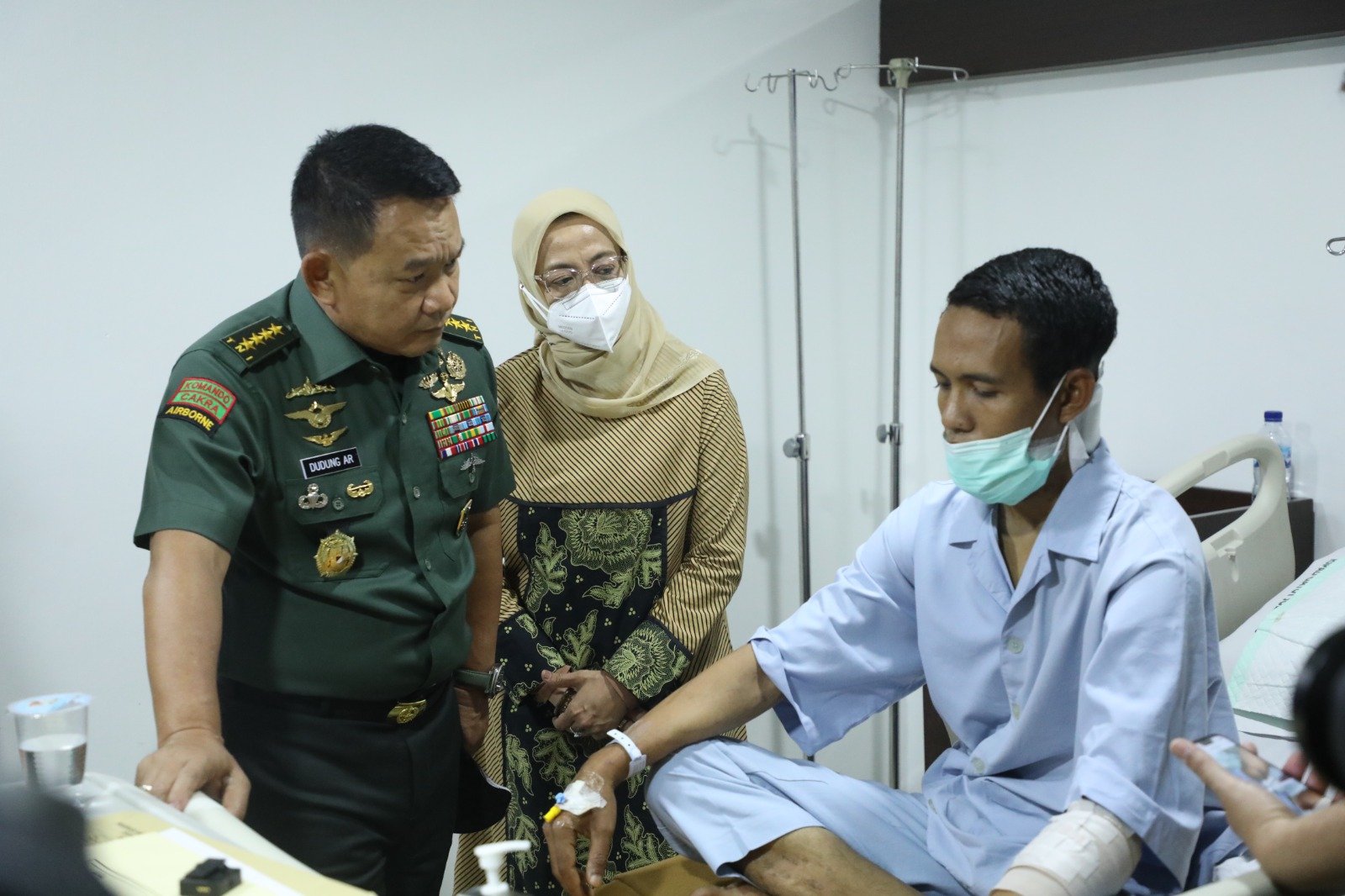 Kasad Jenguk Prajurit Korban Penyerangan KST Papua di RSPAD