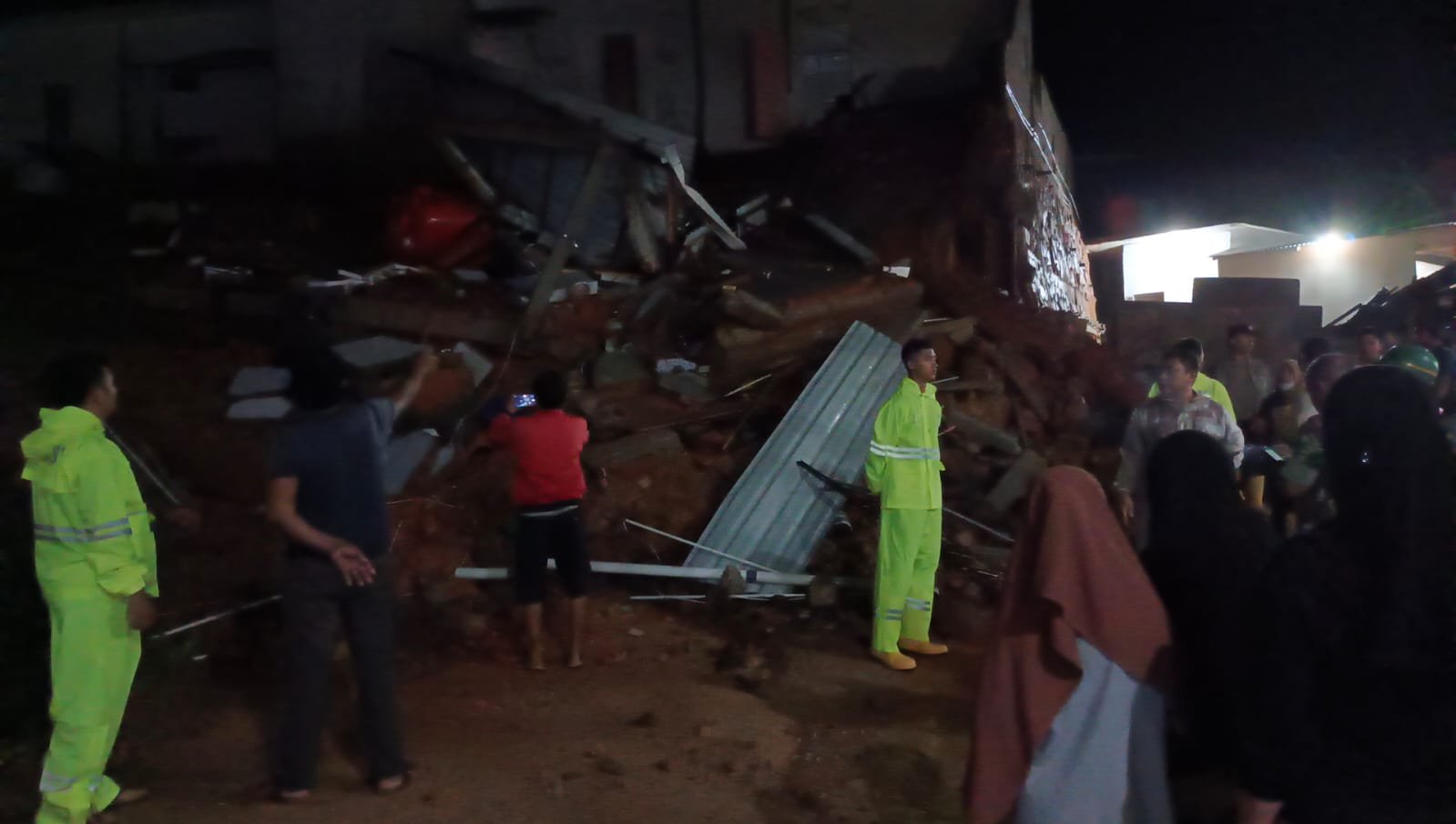 Hujan Deras Landa Tapteng, Sebabkan Longsor di Beberapa Tempat