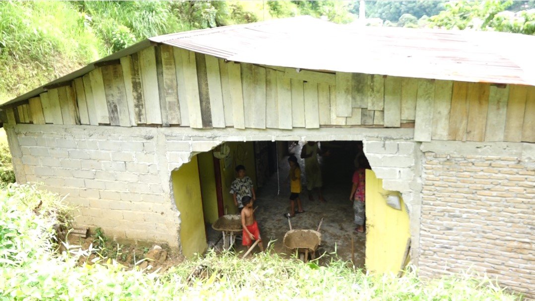 Tanah Longsor Rusak Dinding Rumah Warga Huta Tonga-Tonga Sibolga