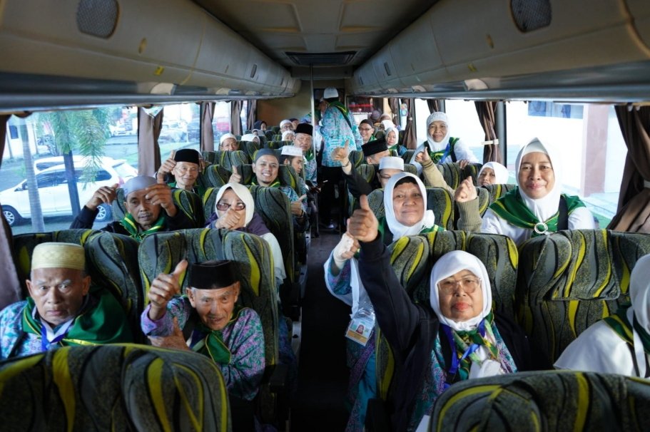 Lepas Kloter 6, Kakanwil Kemenagsu Minta Jemaah Saling Tolong Menolong