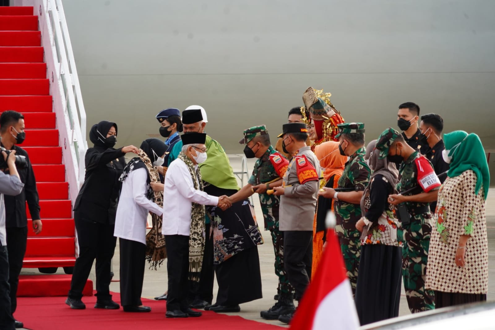 Pangdam I/BB Bersama Forkopimda Sumbar Sambut Kedatangan Wapres