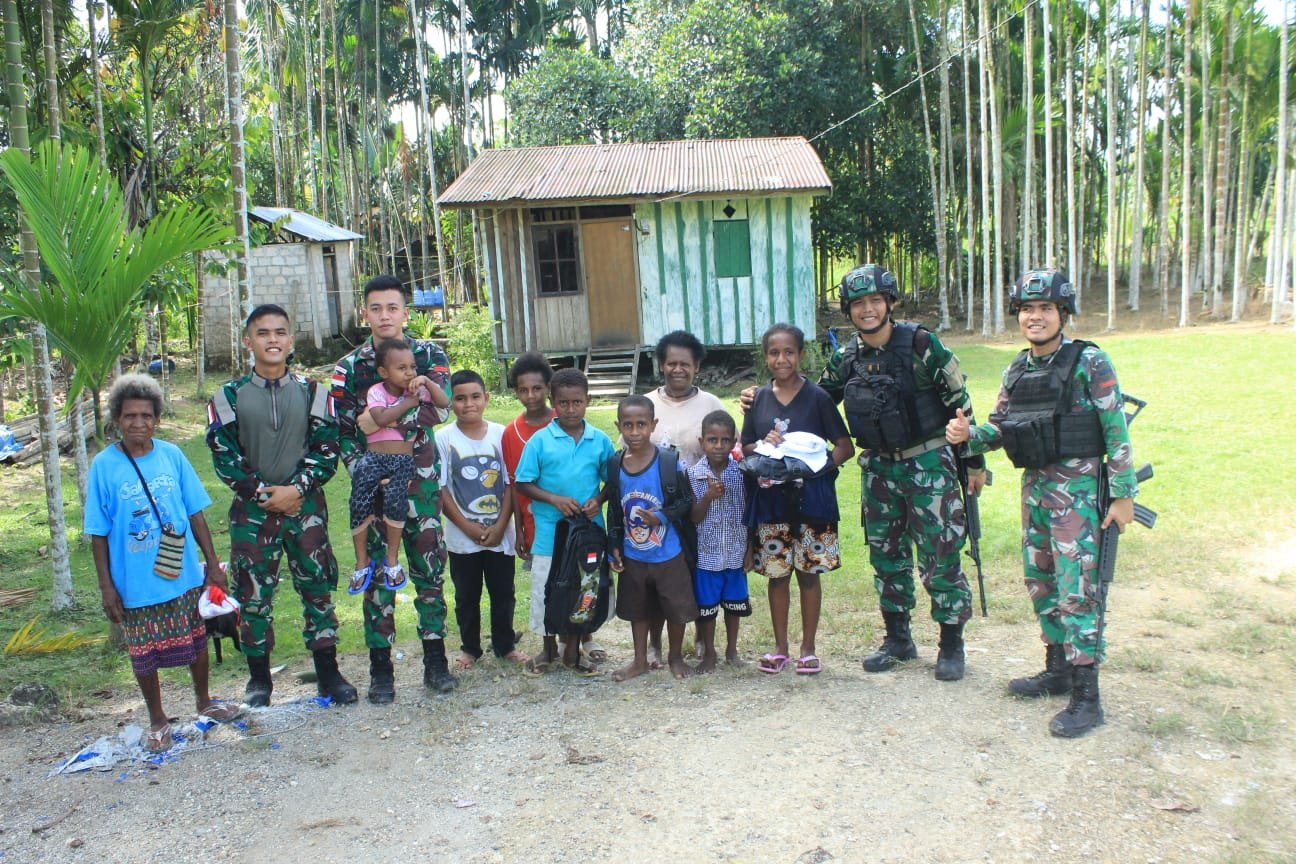 Satgas Pamtas RI-PNG Yonif 132/BS, Membawa Kebahagiaan Bagi Masyarakat Perbatasan Papua
