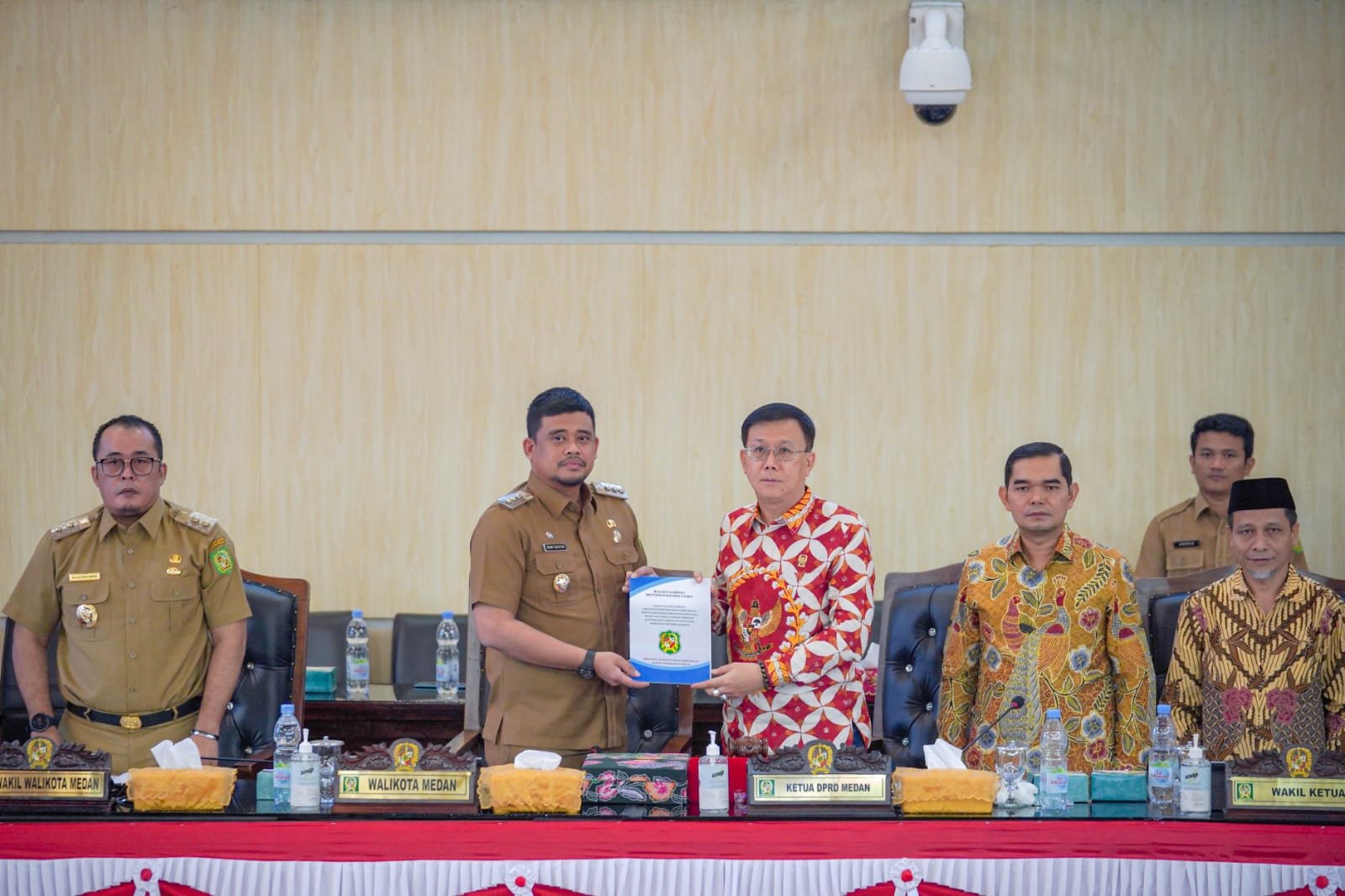 Bobby Nasution Sampaikan Penjelasan Tentang Perda Tentang Pajak dan Retribusi Daerah