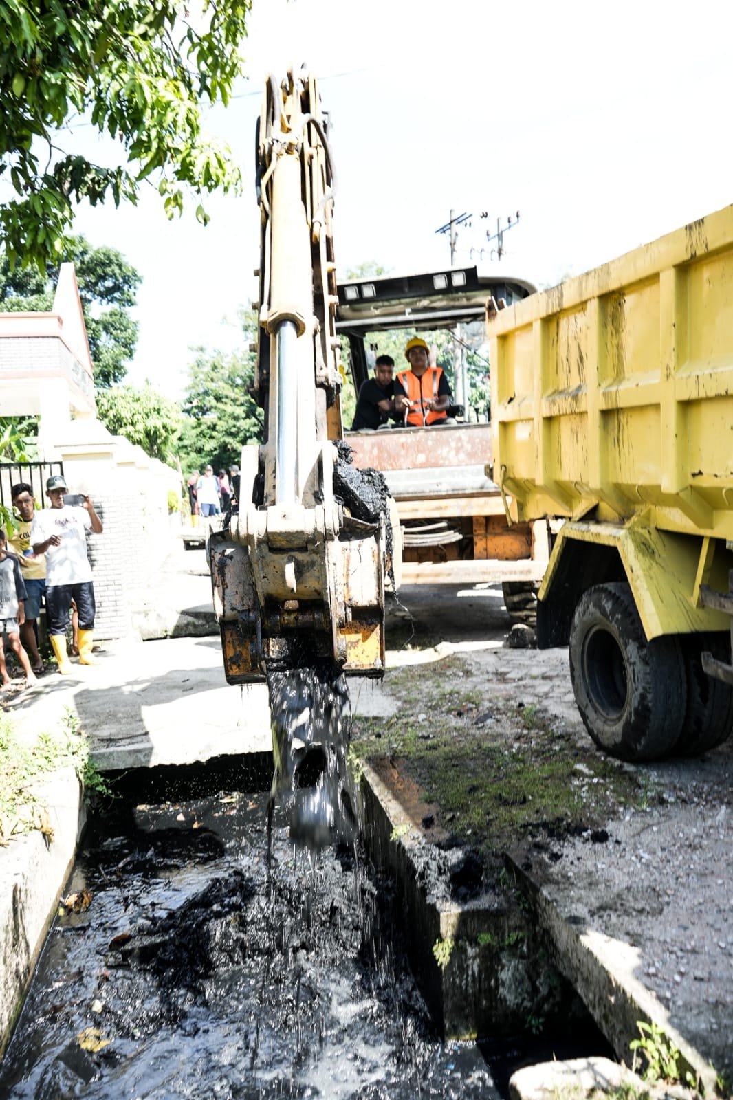 Pemko Medan Gelar Gotong Royong Massal Normalisasi Drainase di Perbatasan Medan-Deliserdang