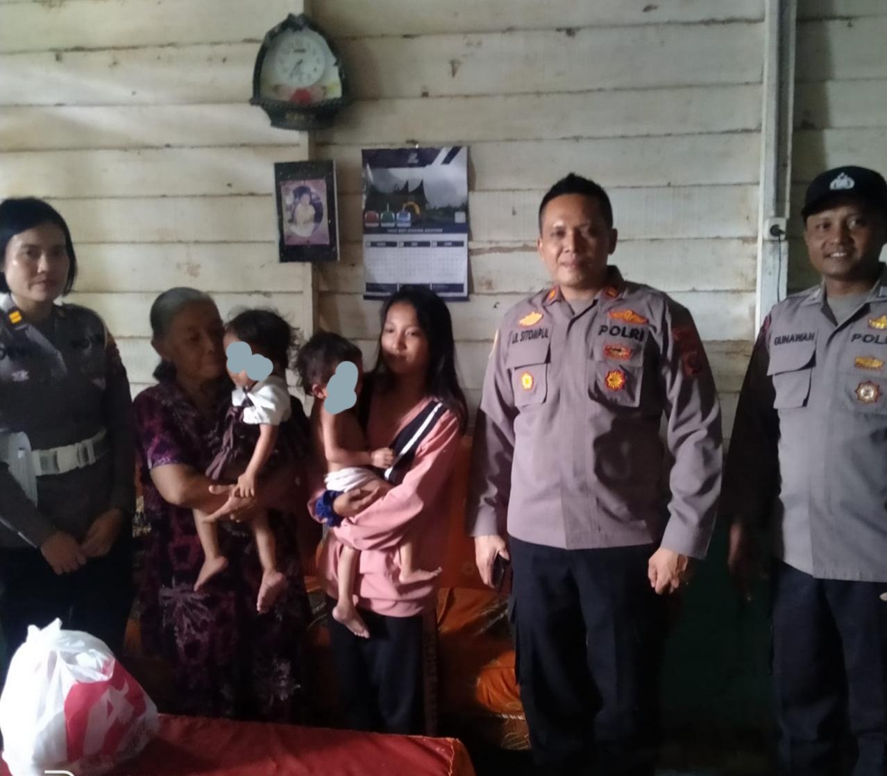 Polsek Pagar Merbau Kunjungi dan Bantu Anak Stunting