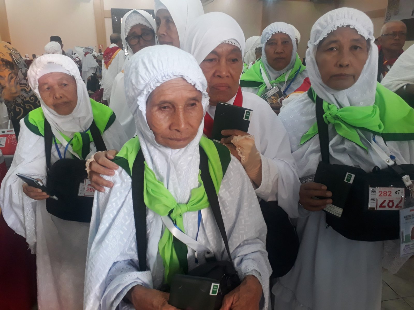 15 Calhaj Kloter 17 Memakai Kursi Roda