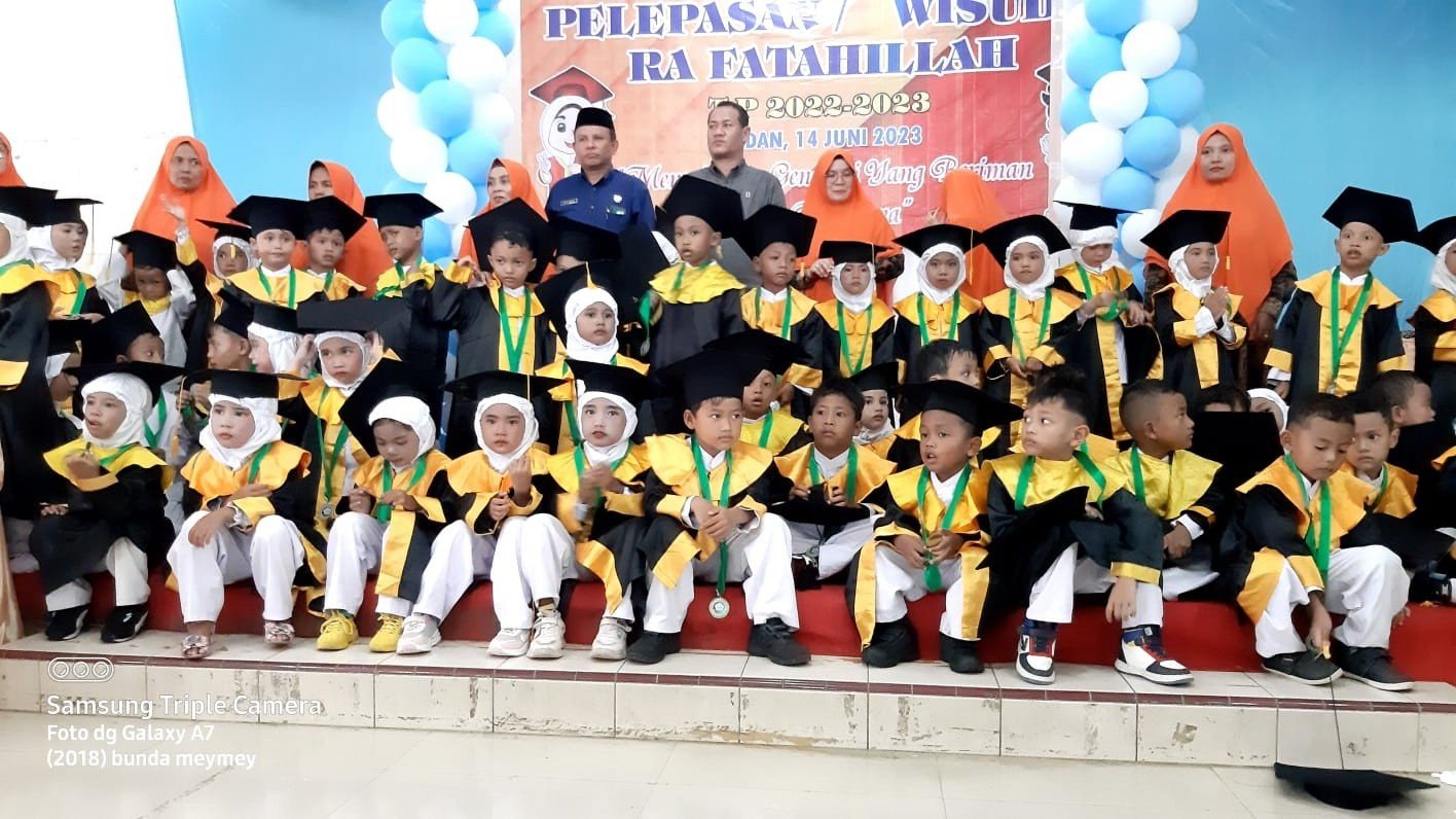 Pentas Seni Meriahkan Pelepasan Wisuda 76 Santri RA Fatahillah