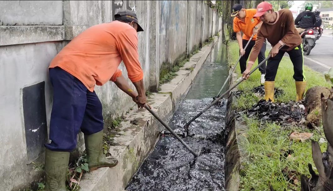 Antisipasi Banjir, Medan Sunggal Massif Normalisasi Drainase dan Posko Antisipasi Sampah Liar