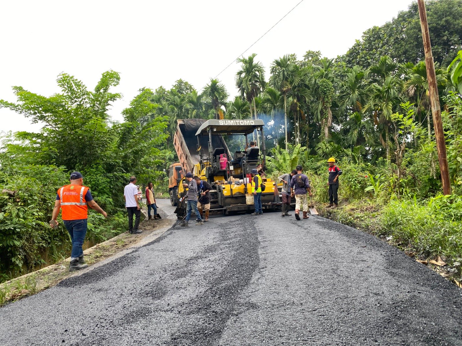 Pelebaran dan Pengaspalan Jalan Bunga Pariama I Berdampak Terhadap Kelancaran Aktifitas Masyarakat