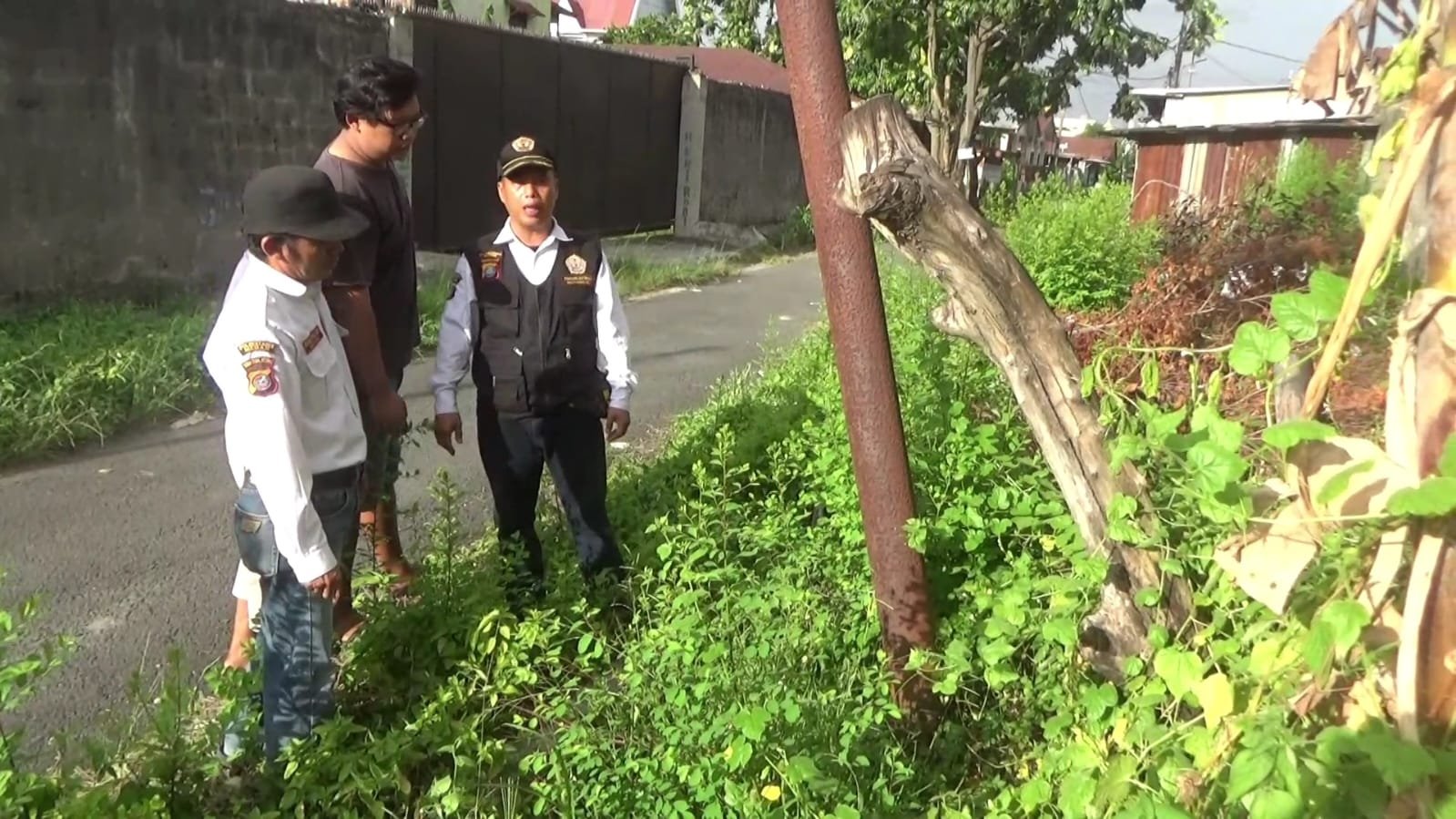 Lapor PLN, Warga Resah Tiang Listrik Nyaris Tumbang di Helvetia