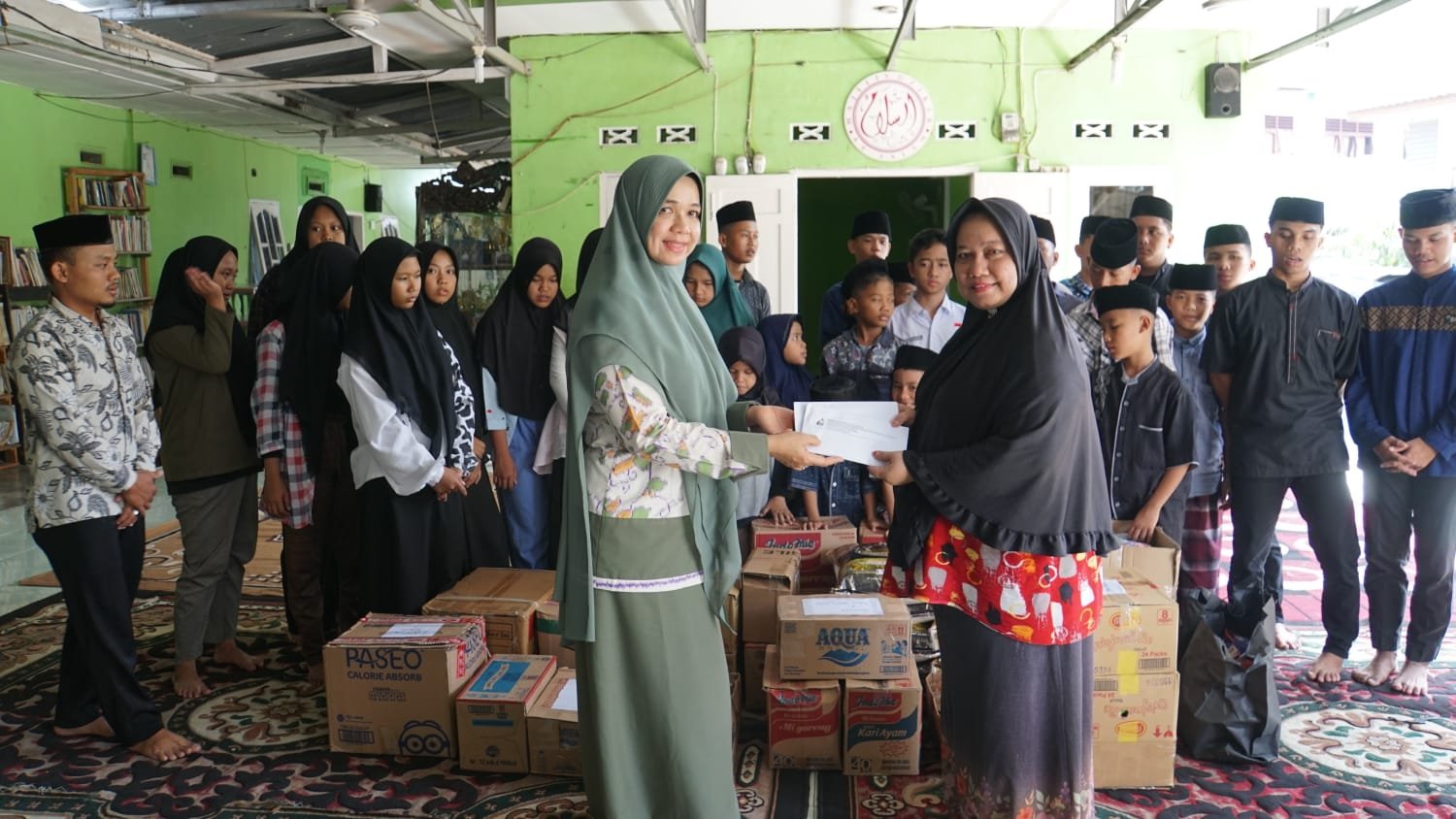 Peduli Sesama, Persatuan Wanita Patra Regional Sumbagut Gelar Bakti Sosial