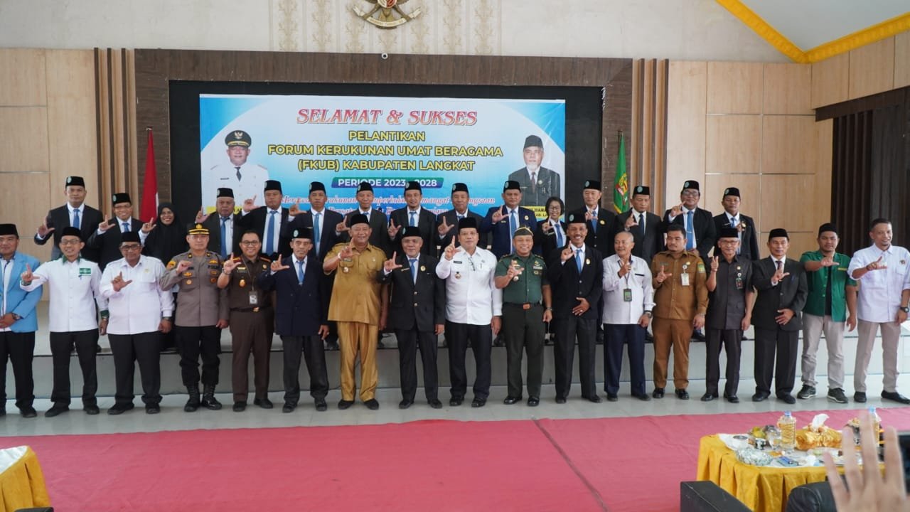 Diharapkan Jaga Kerukunan, Syah Afandin Lantik FKUB Langkat Periode 2023-2028