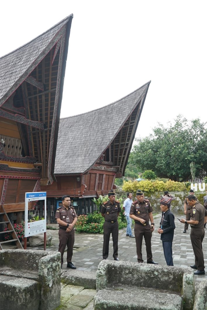Kejatisu Kunker ke Samosir, Bupati Bersama Apdesi Sumut Berikan Apresiasi dan Penghargaan