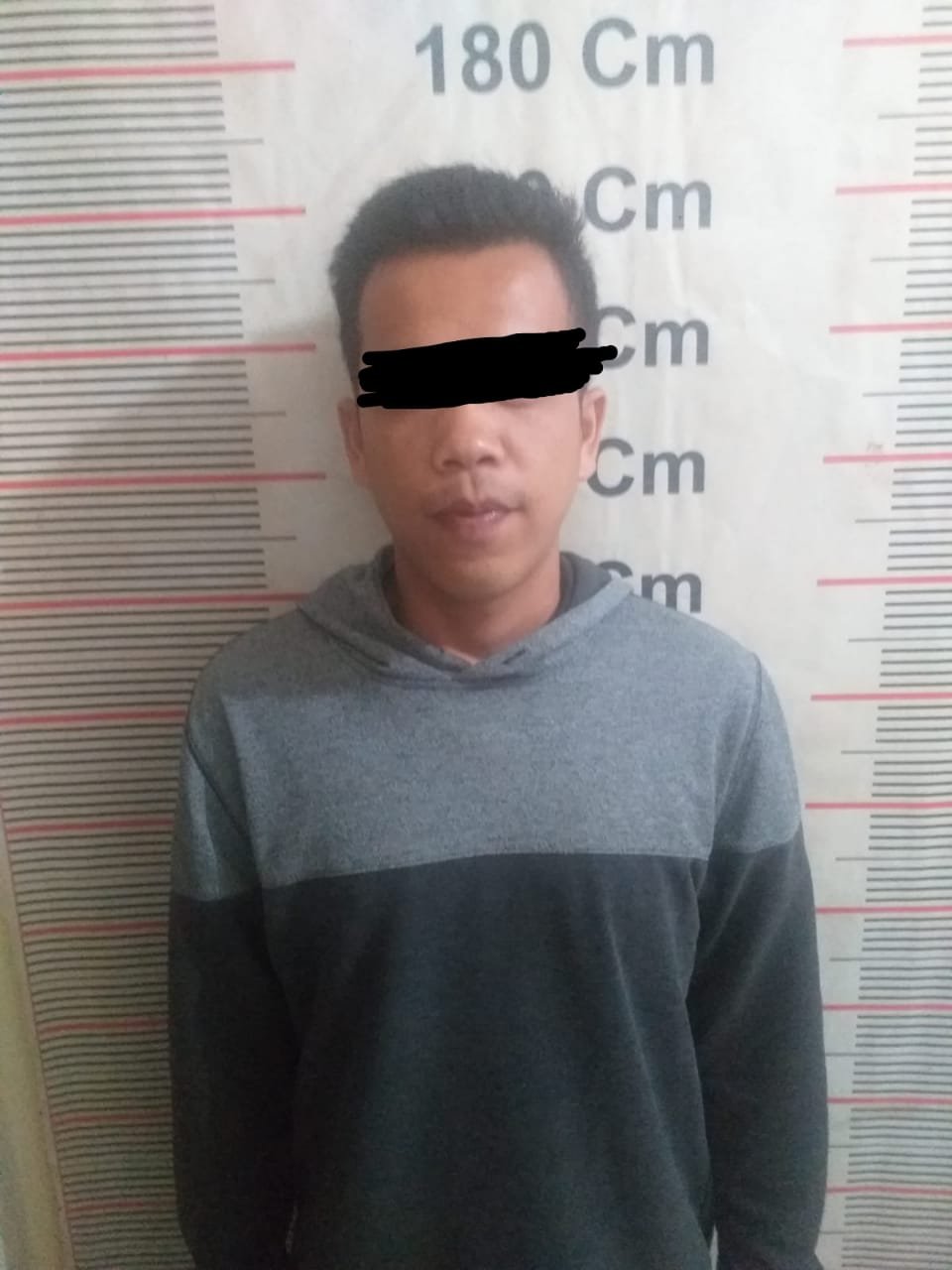 Kesal Adiknya Ditiduri ,,,Si Abang Bacok Kepala Pacar Si Adik,,,Alih -alih Jadi Tersangka.