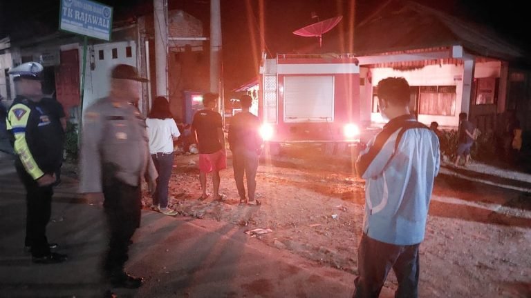 Sijago Merah Lalap Dua Unit Rumah dan Satu Sekolah, Kerugian Diperkirakan 1 M
