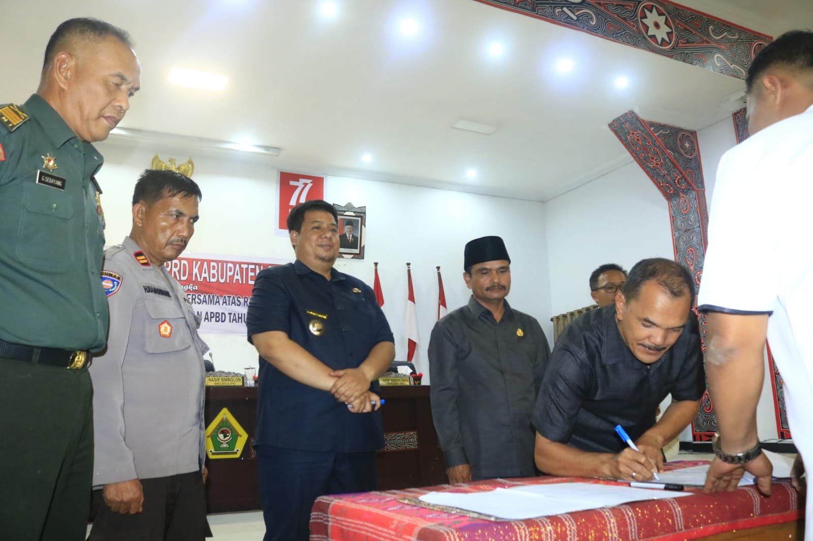 Laporan Pertanggungjawaban Pelaksanaan APBD T.A 2022 Bupati Samosir Ditetapkan Menjadi Ranperda