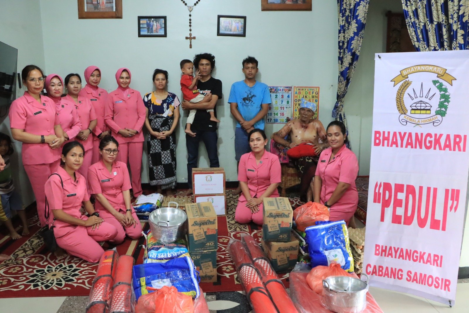 Bhayangkari Cabang Samosir, Berbagi Tali Asih untuk Korban Kebakaran