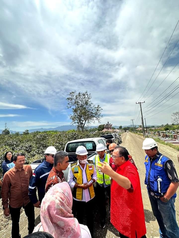 Wakil Bupati Karo Bersama Ketua DPRD Sumut Meninjau Proyek Peningkatan Struktur Jalan Provinsi Tahura