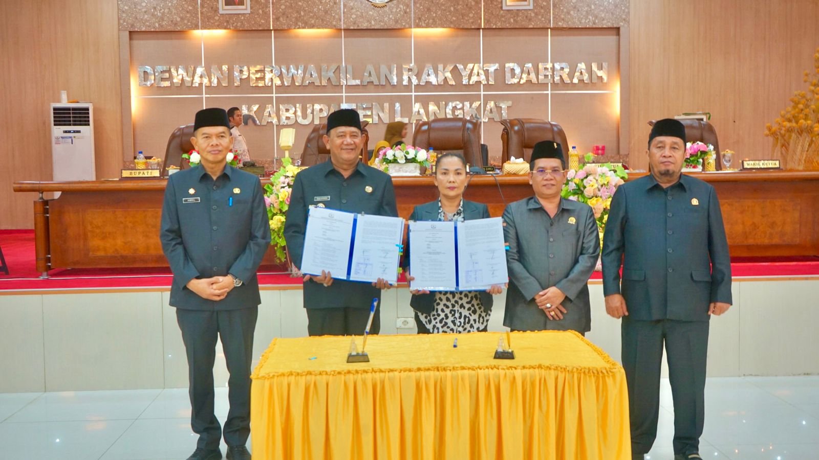Syah Afandin Hadiri Paripurna KUPA dan PPAS P APDB Langkat.