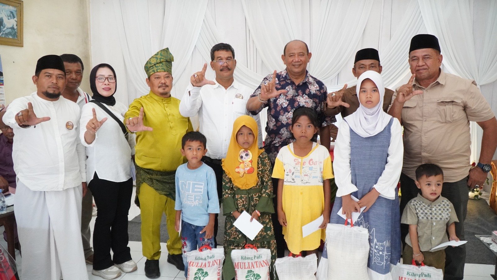 Ikut Santuni Anak Yatim Bersama FSKS, Kedepan Syah Afandin Sedekahkan 1 Ton Beras Tiap Bulan