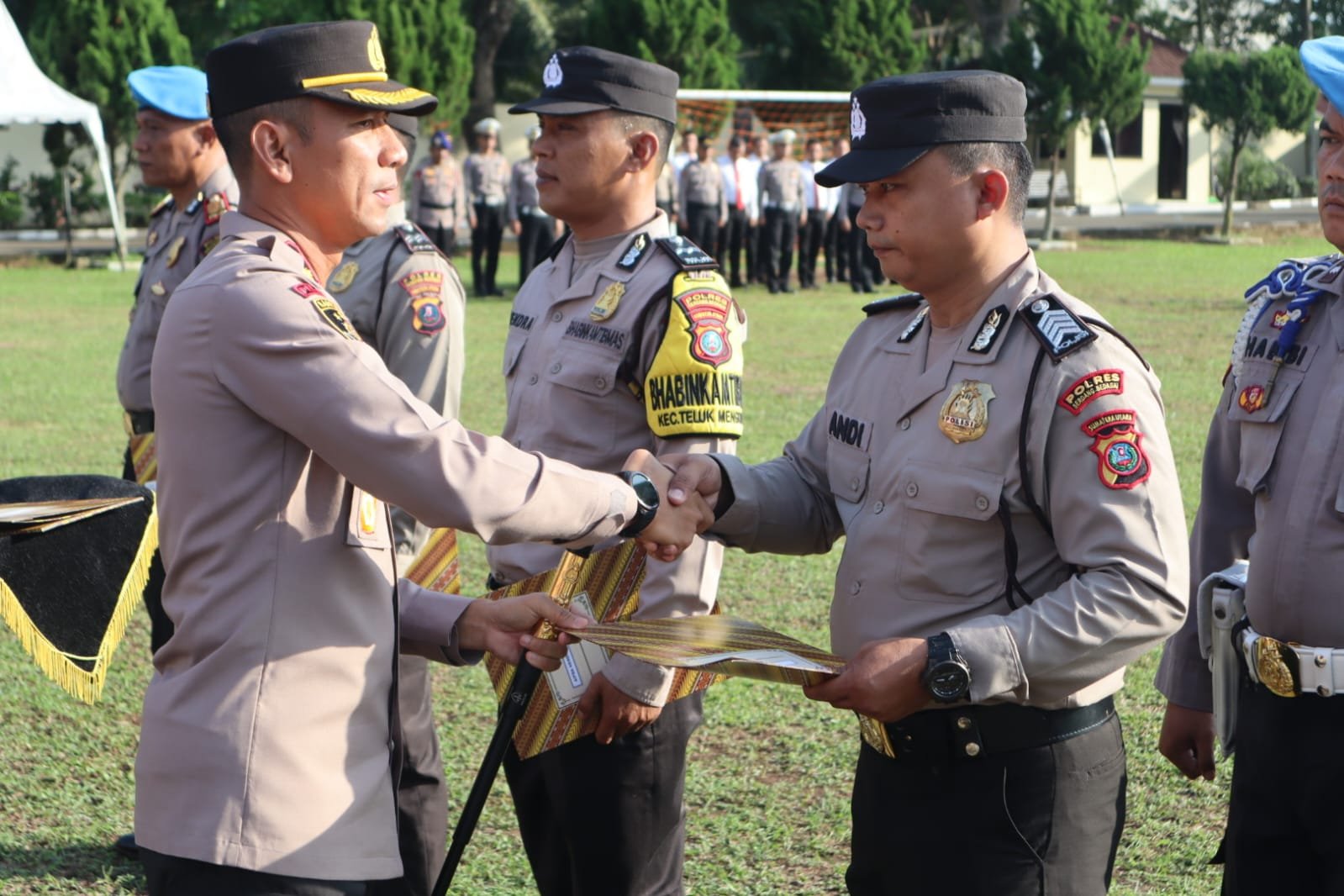 Kapolres Sergai Berikan Reward Kepada Personel Pokri/PHL Berprestasi