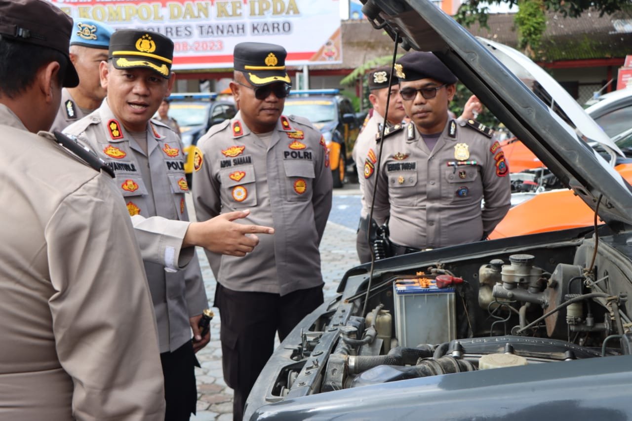 Kapolres Tanah Karo Lakukan Apel Sarpras, Cek Kendaraan Dinas Polri