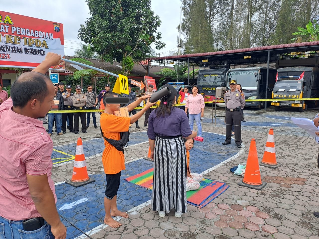 Polres Tanah Karo Gelar Rekonstruksi Pembunuhan dan Pencurian dengan Kekerasan di Desa Merek