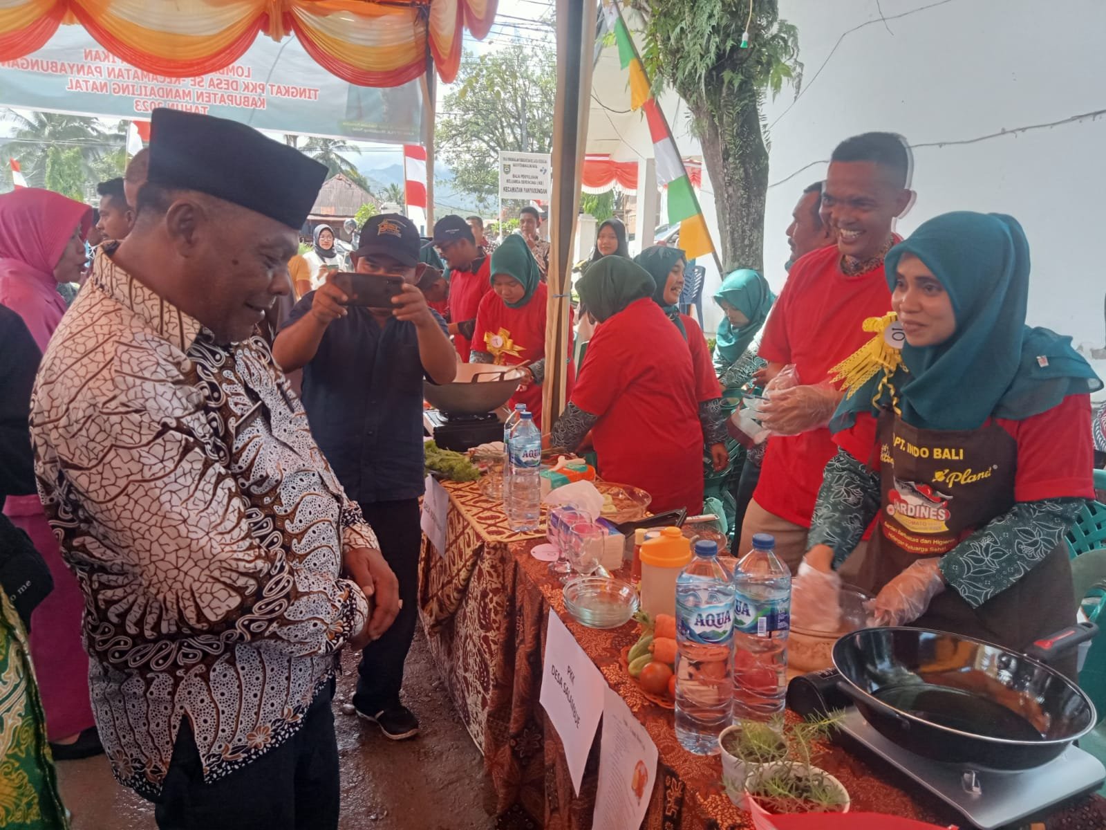 Kades dan Istri Lomba Masak Ikan Meriahkan HUT Ke 78 RI di Kecamatan Panyabungan Kota