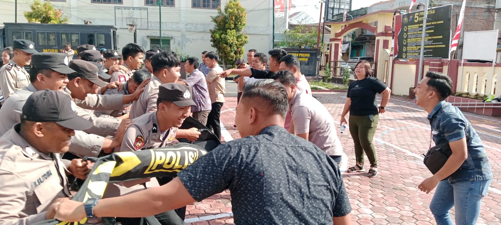 Polres Samosir Simulasi Pengendalian Massa Menghadapi Pemilu 2024