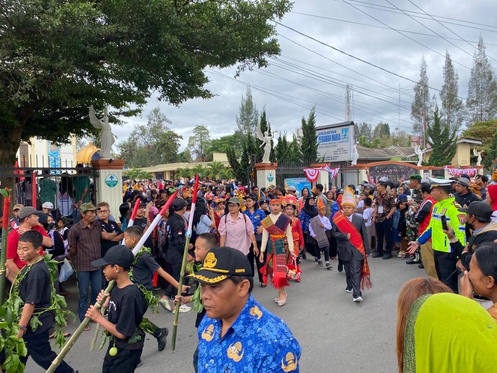 Polres Tanah Karo Hadiri Pawai Anak Dalam Rangka Menyambut HUT Ke-78 RI
