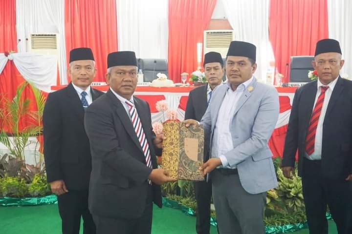 Plt Bupati Palas Sampaikan Tiga Ranperda Kepada DPRD
