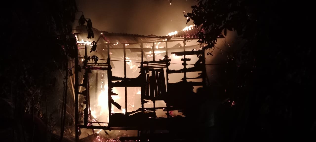 Kebakaran Menimpa Rumah Panggung di Kecamatan Hutabargot Madina