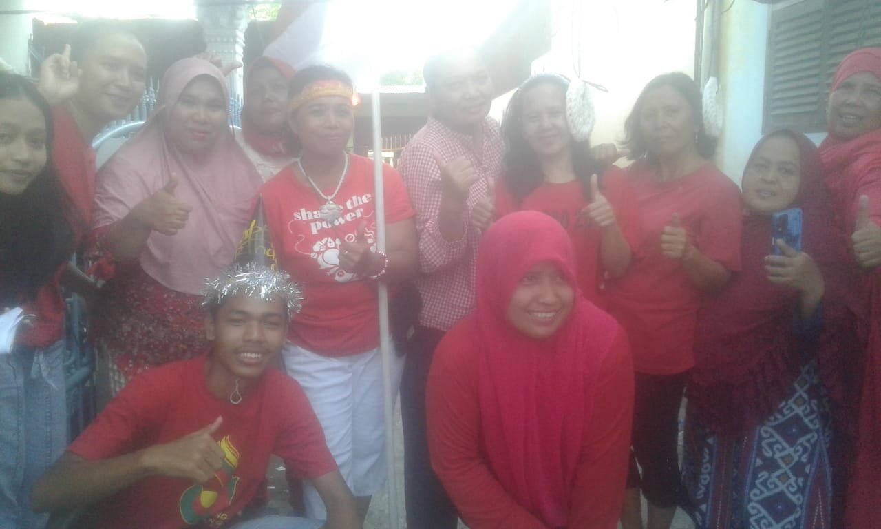 Berseragam Merah Putih, Ibu Ibu Meriahkan Perayaan HUT Ke-78 RI