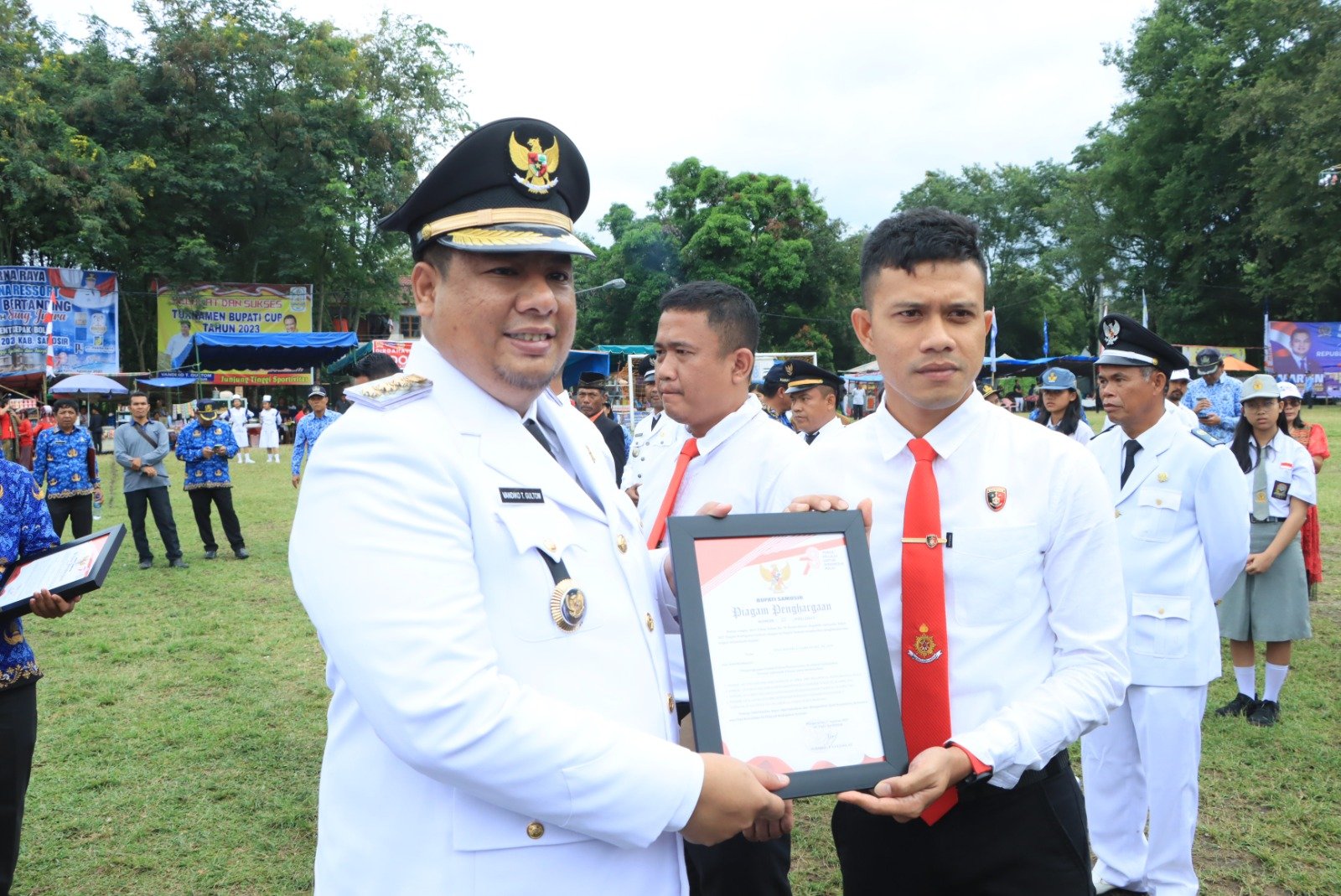 Pemkab Samosir Serahkan Penghargaan ke Unit Pidum Sat Reskrim Polres Samosir