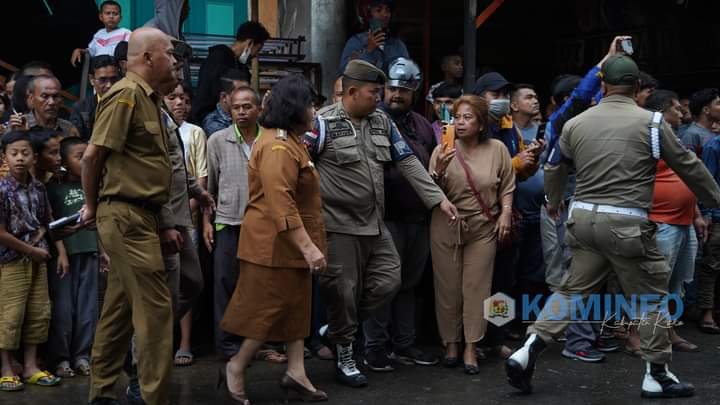 Bupati Karo Tinjau Langsung Lokasi Kebakaran di Jalan Kristen Kaban Jahe