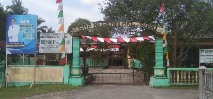 Diduga Jarang Masuk Kekantor,Warga Meminta Kepsek SMP Negeri 1 Pangkalan Susu di Copot