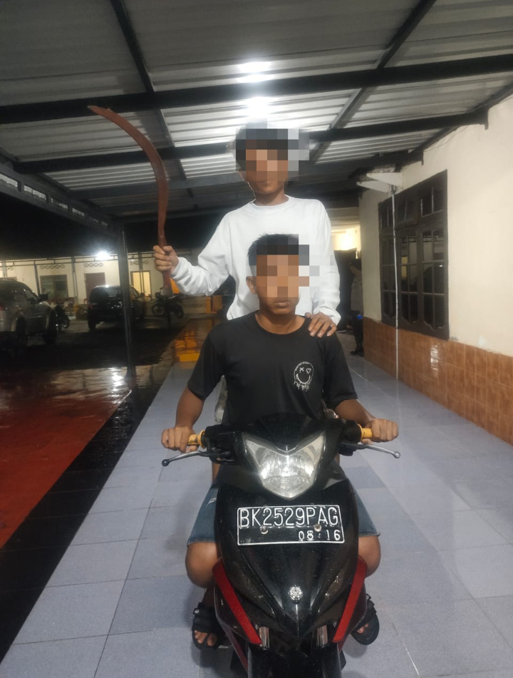 Viral di Media Sosial, Anak Pelajar Brutal Bawa Senjata Celurit Kejar Colt Diesel, Ternyata Motif Kasusnya, Karena Kalah Main Futsal.