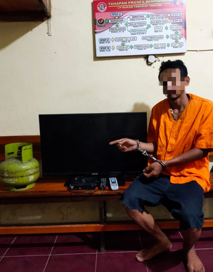 Pelaku Bongkar Rumah Berhasil di Tangkap Warga di Serahkan ke Polsek Tanjung Pura .