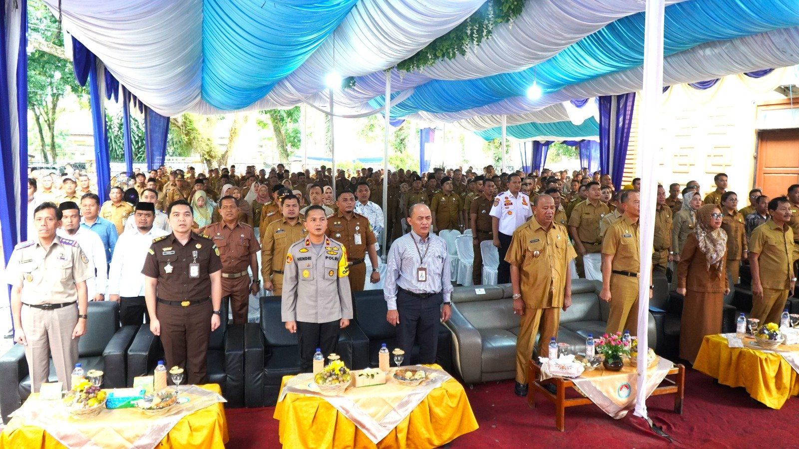 Syah Afandin Serahkan Penghargaan Prestasi Pencapaian PAD Langkat