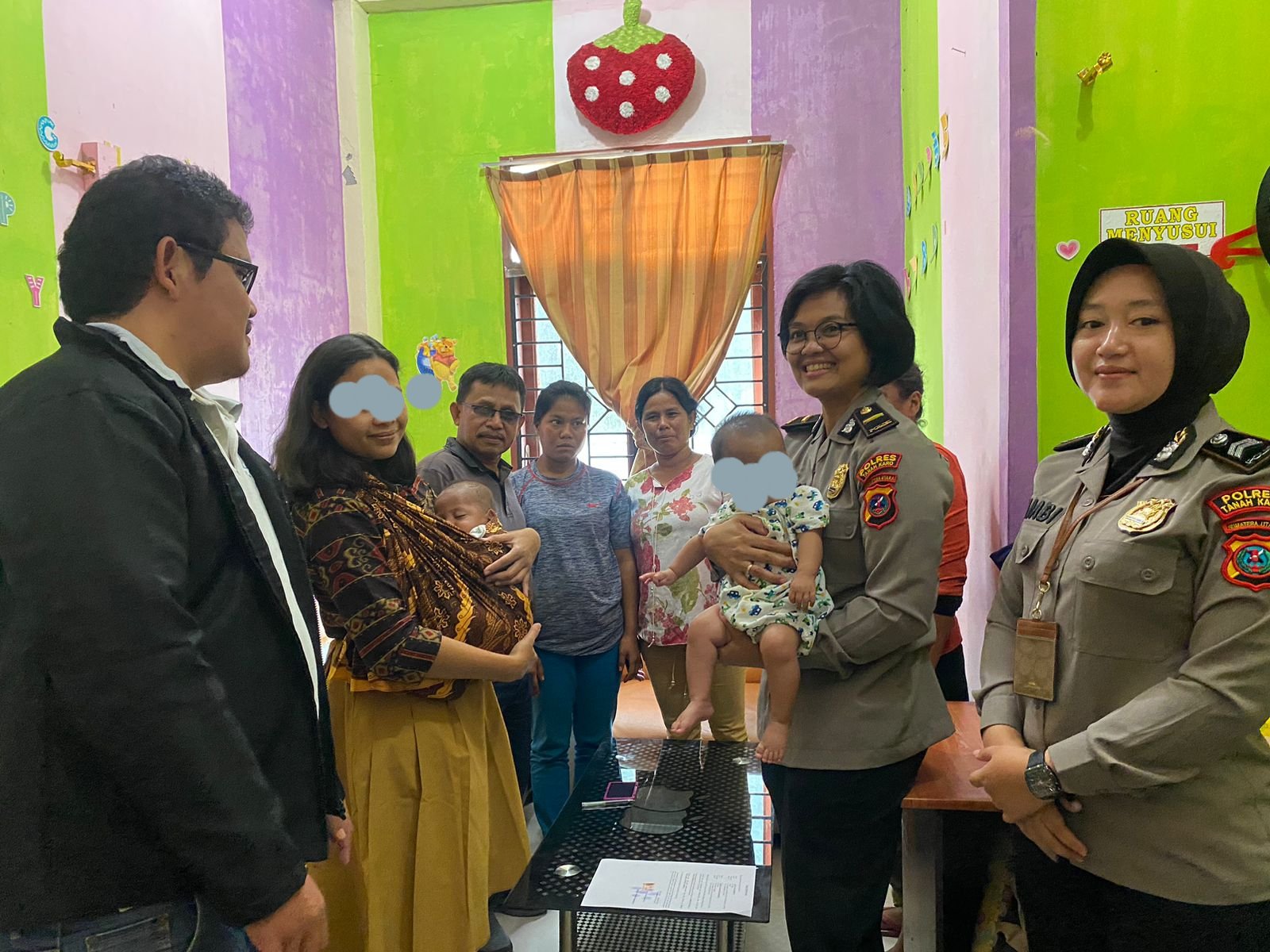 Unit PPA Satreskrim Polres Tanah Karo Temukan Keluarga Anak Kembar Yang Sempat Terlantar