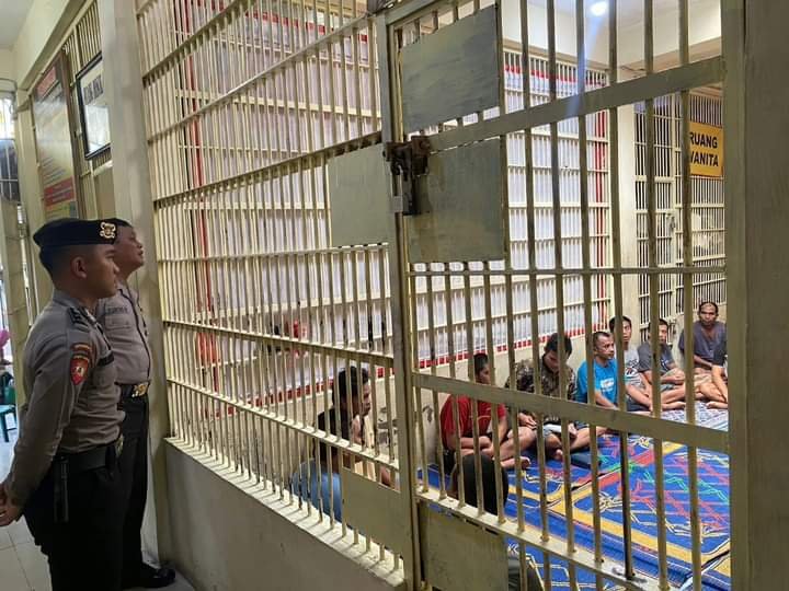 Sattahti Polres Tanah Karo Laksanakan Ibadah Minggu Kasih Para Tahanan
