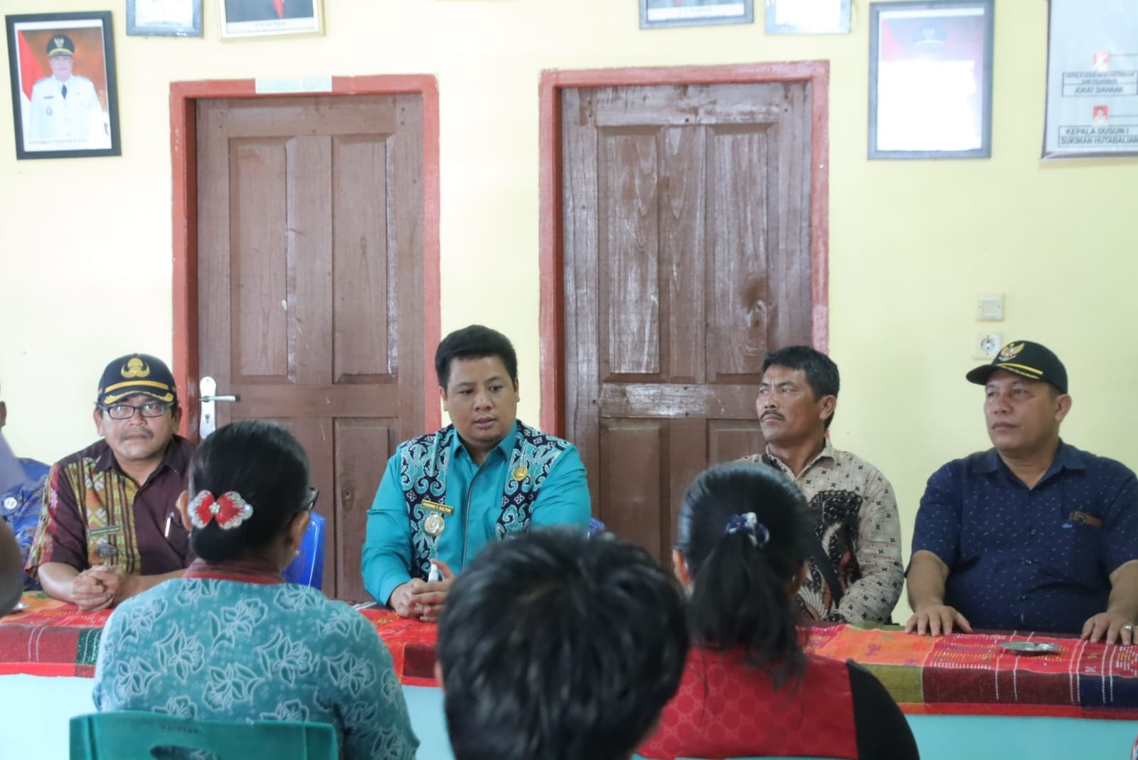 Masyarakat Desa Sipira Sambut Kehadiran Bupati Samosir